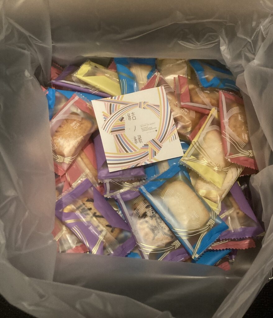 菓子折りが入っている画像